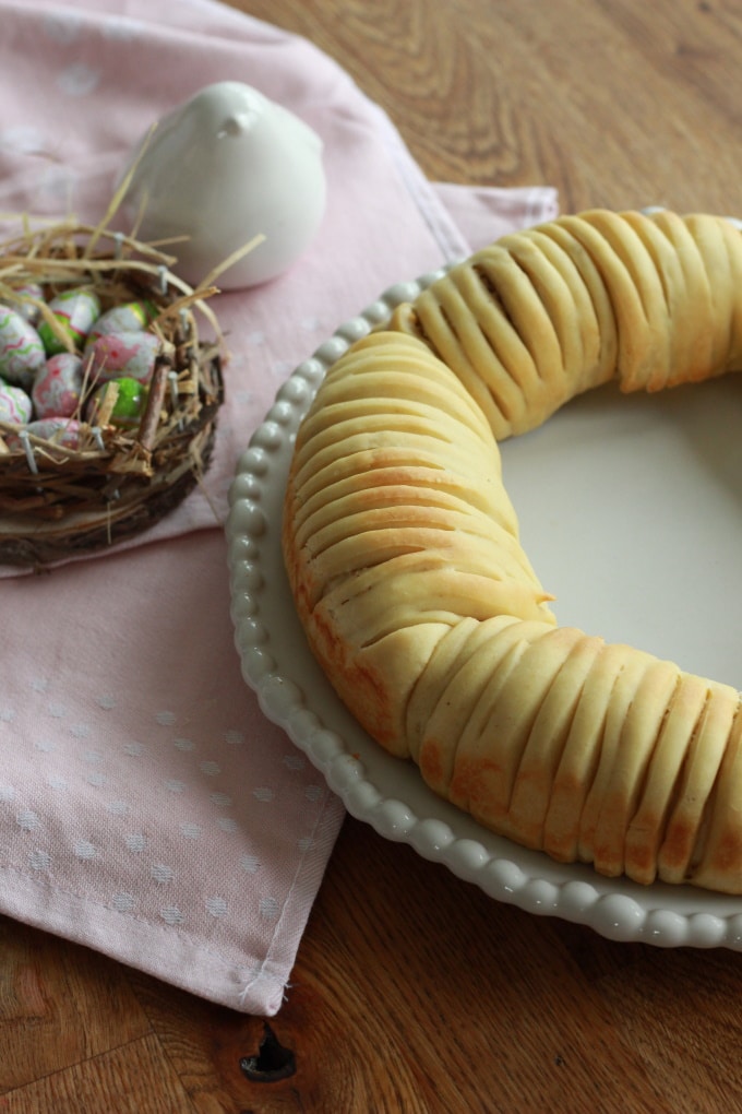 Wollknäuel-Brot mit Haselnussfüllung