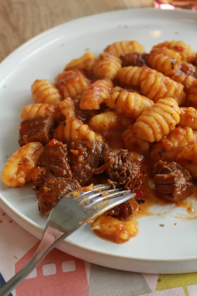 Gulasch-Gnocchi-Topf