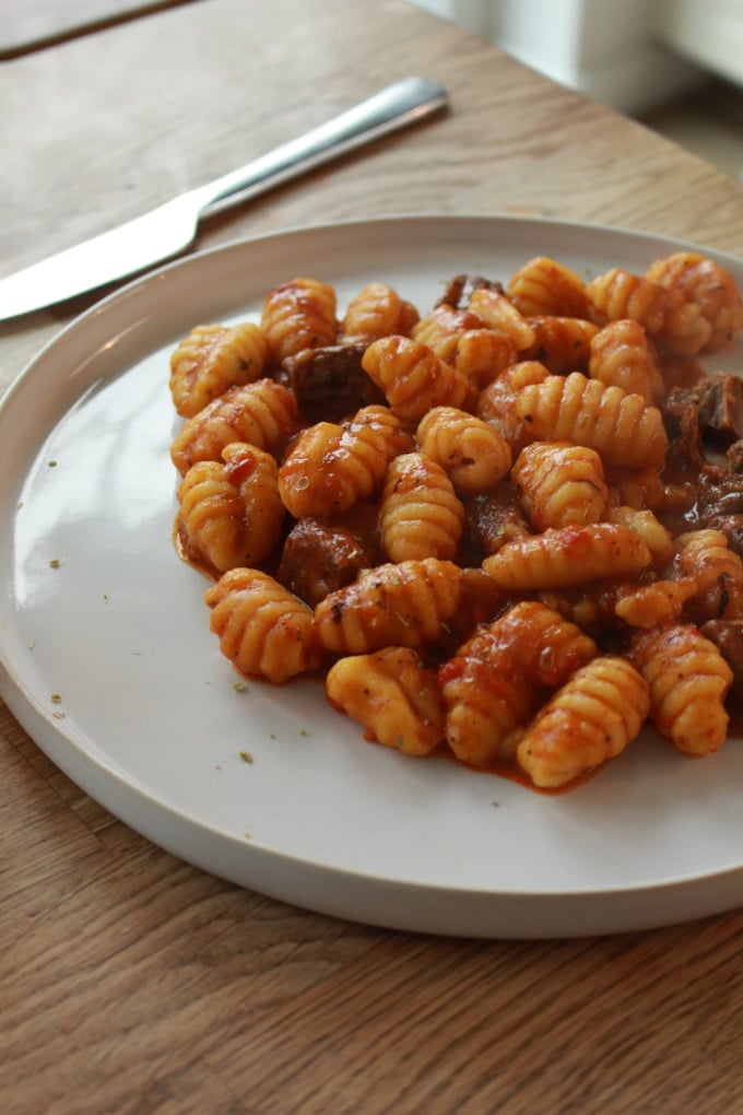 Gulasch-Gnocchi-Topf