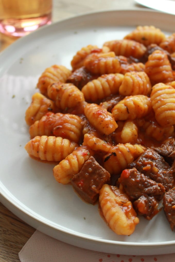 Gulasch-Gnocchi-Topf