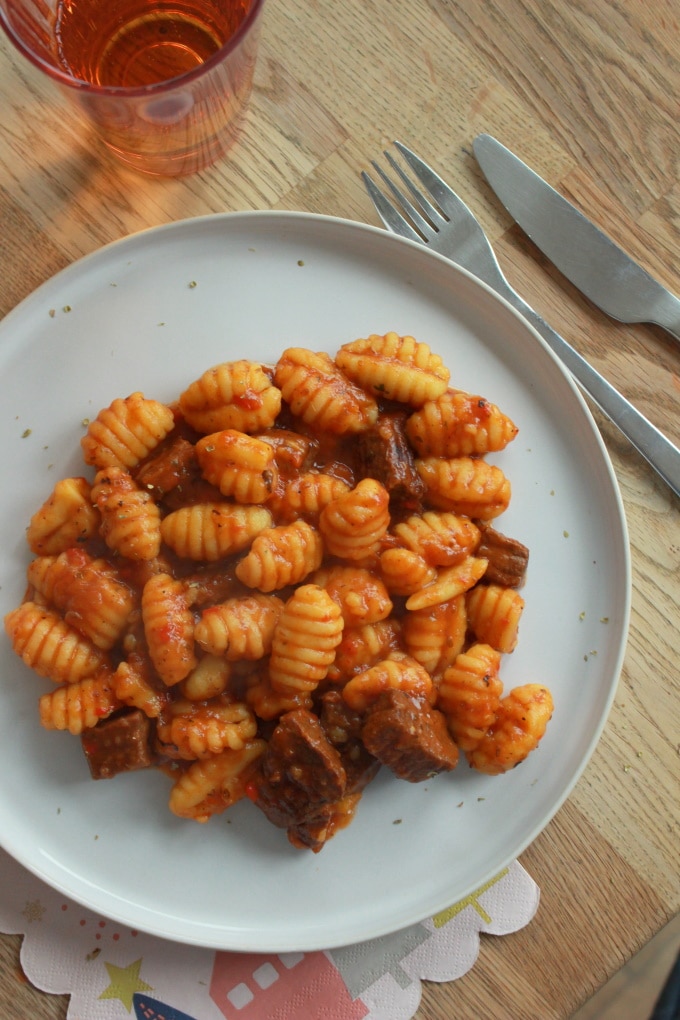 Gulasch-Gnocchi-Topf