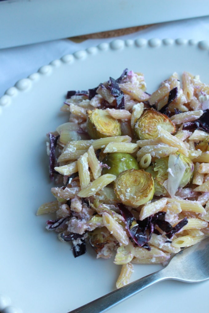 Baked-Feta-Pasta mit Rot- und Rosenkohl