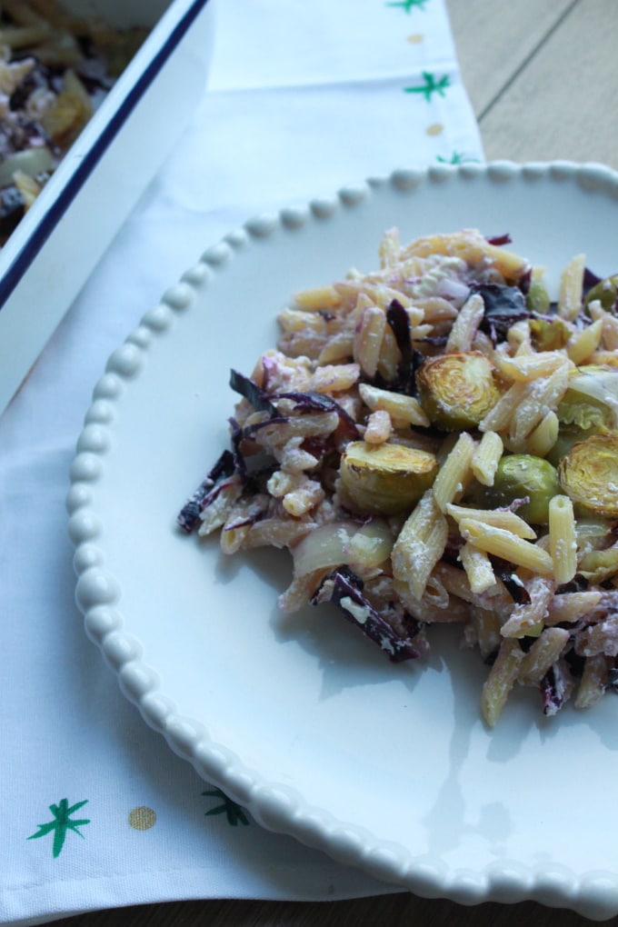 Baked-Feta-Pasta mit Rot- und Rosenkohl