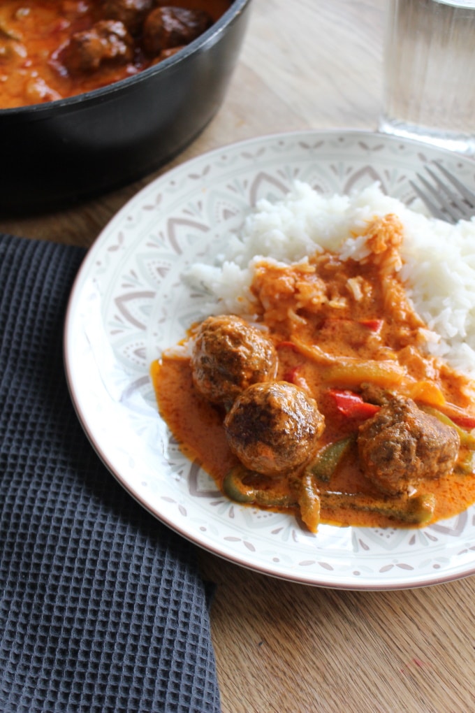 Hackbällchen mit Paprika-Sahne-Sauce