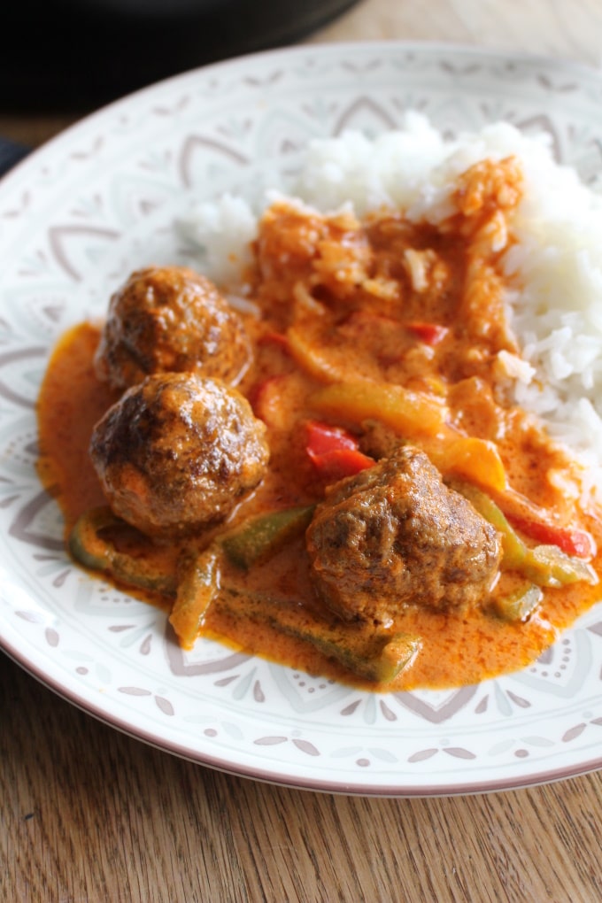 Hackbällchen mit Paprika-Sahne-Sauce