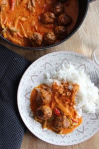 Hackbällchen mit Paprika-Sahne-Sauce