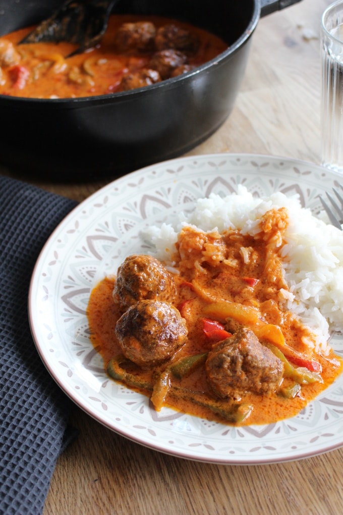 Hackbällchen mit Paprika-Sahne-Sauce