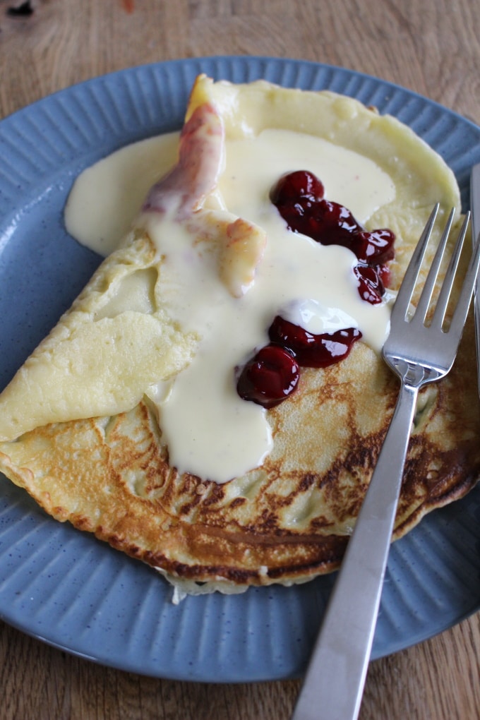 Pfannkuchen mit Kirschen und Vanillesauce Rezept