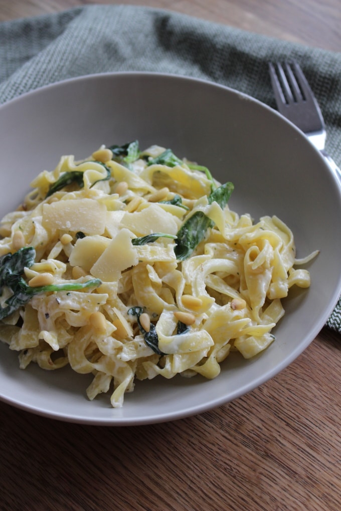 Pasta mit Spinat-Frischkäse-Sauce