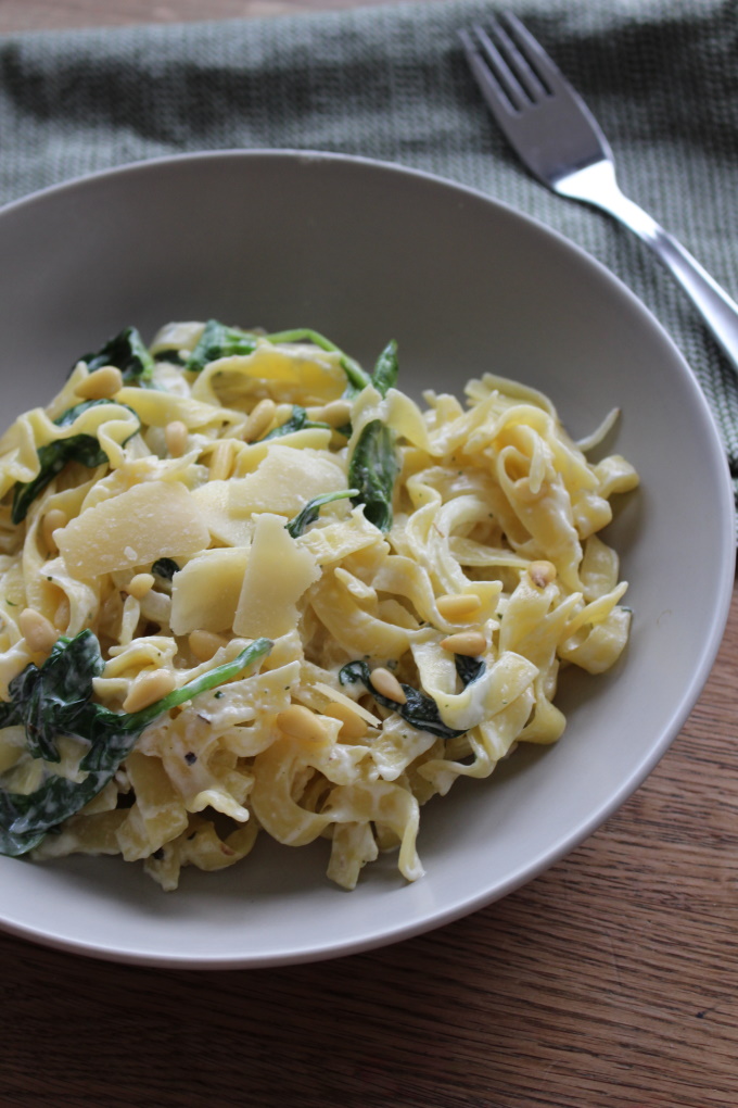 Pasta mit Spinat-Frischkäse-Sauce