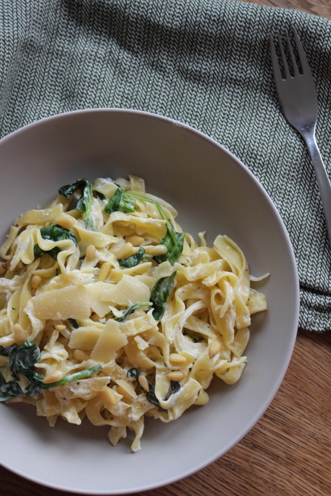 Pasta mit Spinat-Frischkäse-Sauce