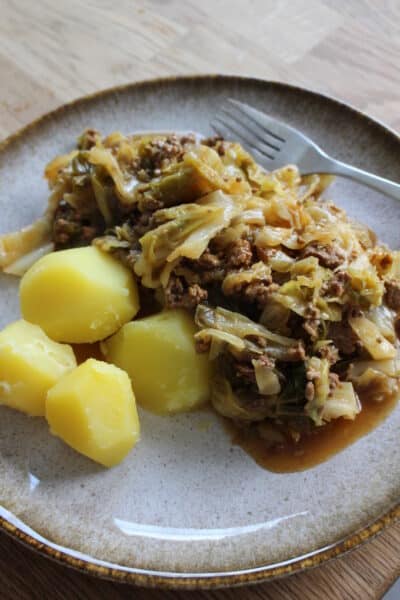 Wirsing mit Hackfleisch und Kartoffeln - Rezept