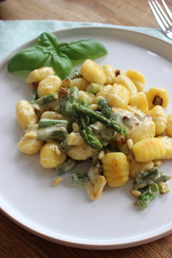 Gnocchi mit Spargel-Sahnesauce