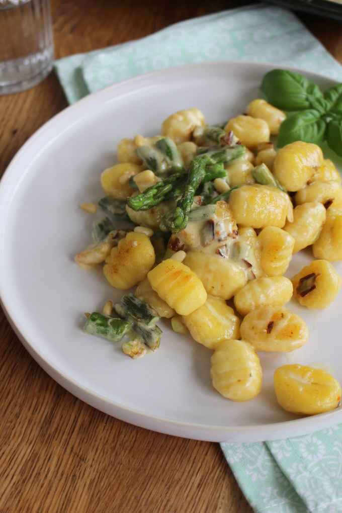 Gnocchi mit Spargel-Sahnesauce