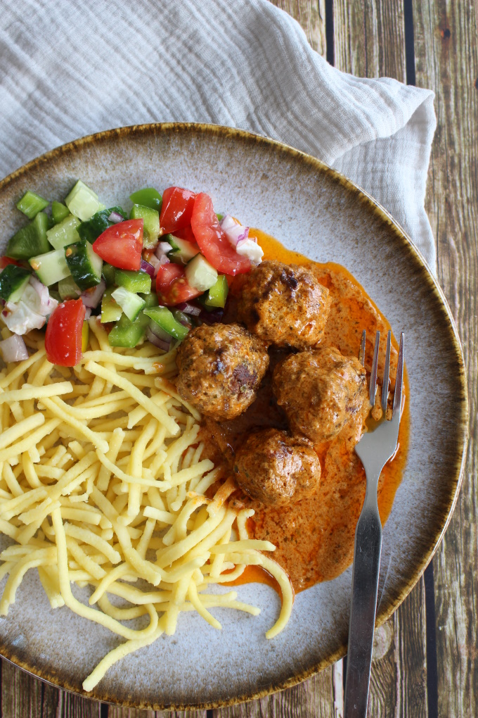 Hackbällchen in Tomaten-Sahne-Sauce