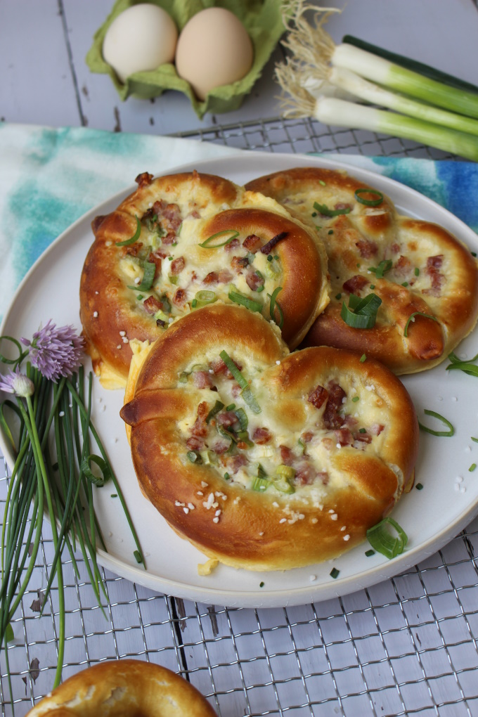 Flammkuchen-Brezeln - einfaches Rezept in 2 Schritten