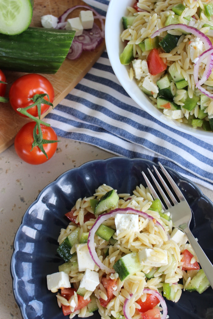 Griechischer Kritharaki-Salat