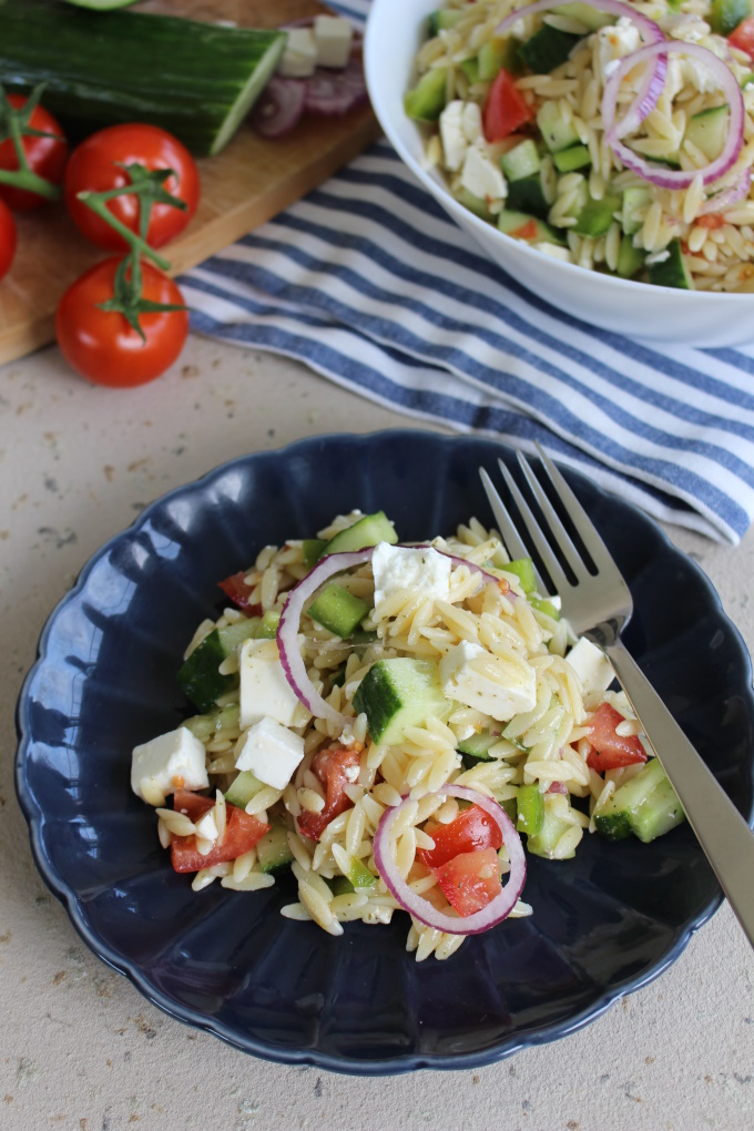 Griechischer Kritharaki-Salat