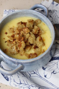 Kartoffelsuppe mit Kräutercroutons