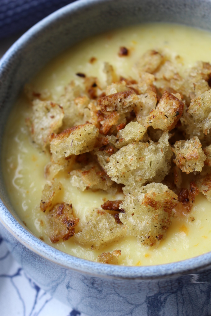 Kartoffelsuppe mit Kräutercroutons