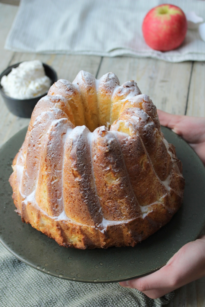 Gugelhupf mit Apfel