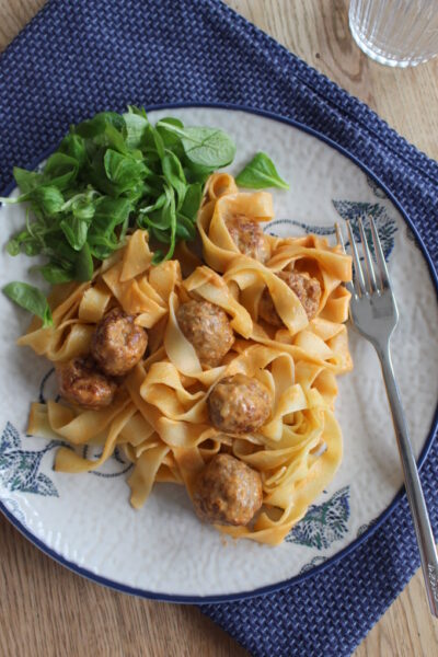 Pasta mit Bratwurst - Rezept für 4 Portionen