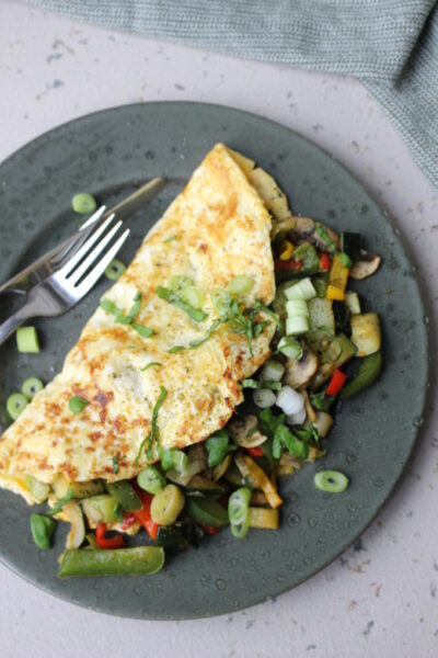 Omelette mit Gemüse - einfaches Rezept für die ganze Familie Omelette mit Gemüse - einfaches Rezept für die ganze Familie