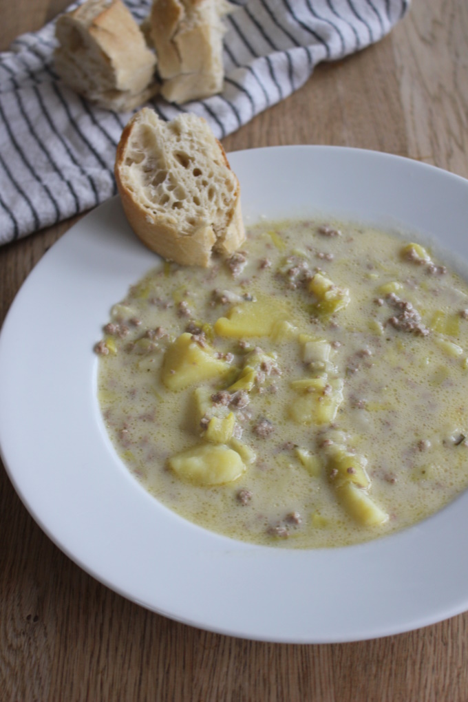 Käse-Lauch-Suppe mit Hackfleisch