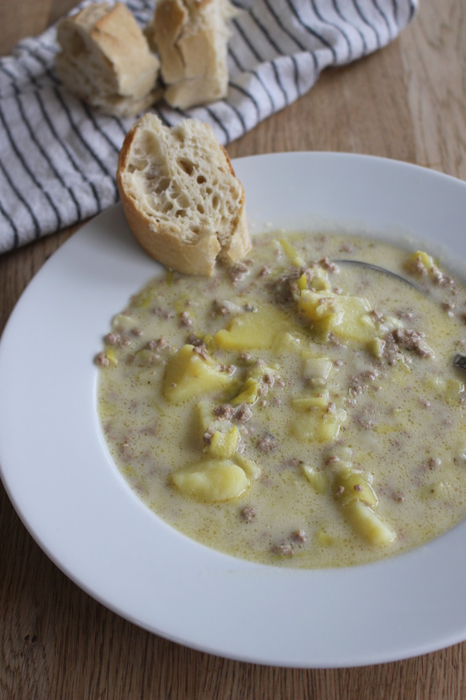 Käse-Lauch-Suppe mit Hackfleisch