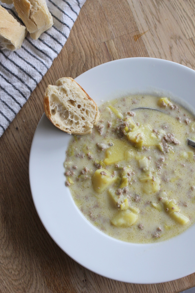 Käse-Lauch-Suppe mit Hackfleisch