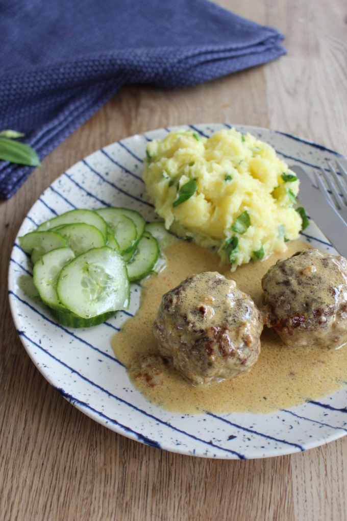 Bärlauch-Kartoffelstampf mit Rahm-Frikadellen