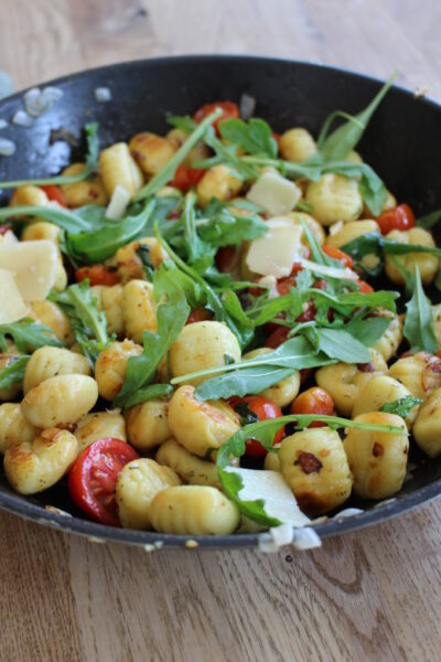Gnocchi mit Tomate und Rucola - schnelles Sommer-Rezept Gnocchi mit Tomate und Rucola - schnelles Sommer-Rezept