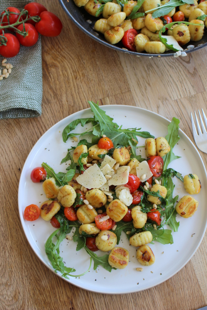 Gnocchi mit Tomate und Rucola